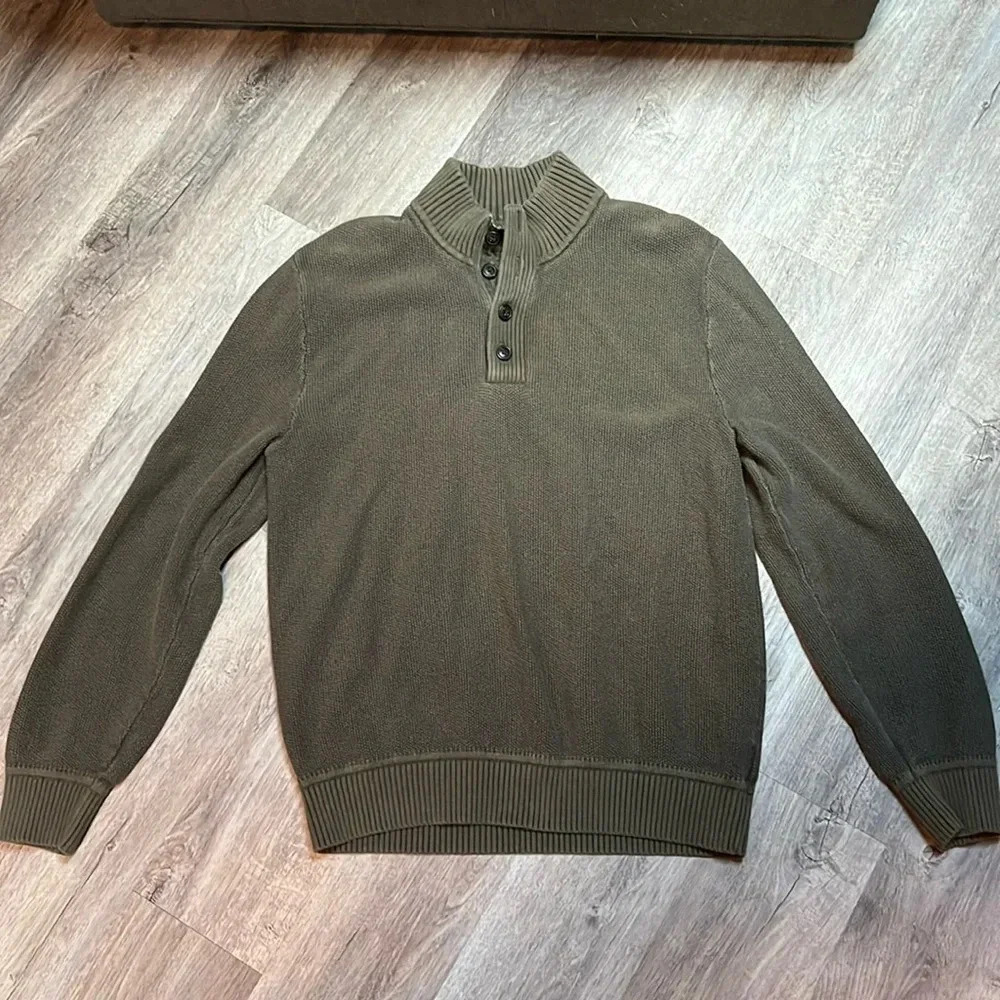 Gap men’s pullover sweater with button neck faded olive